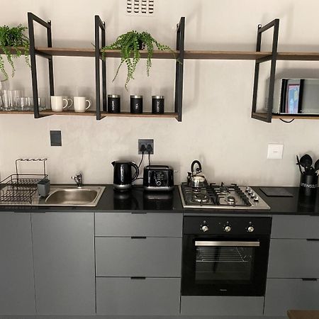 46 On Allcock Guest Apartment & Luxury Room Pretoria-Noord Buitenkant foto